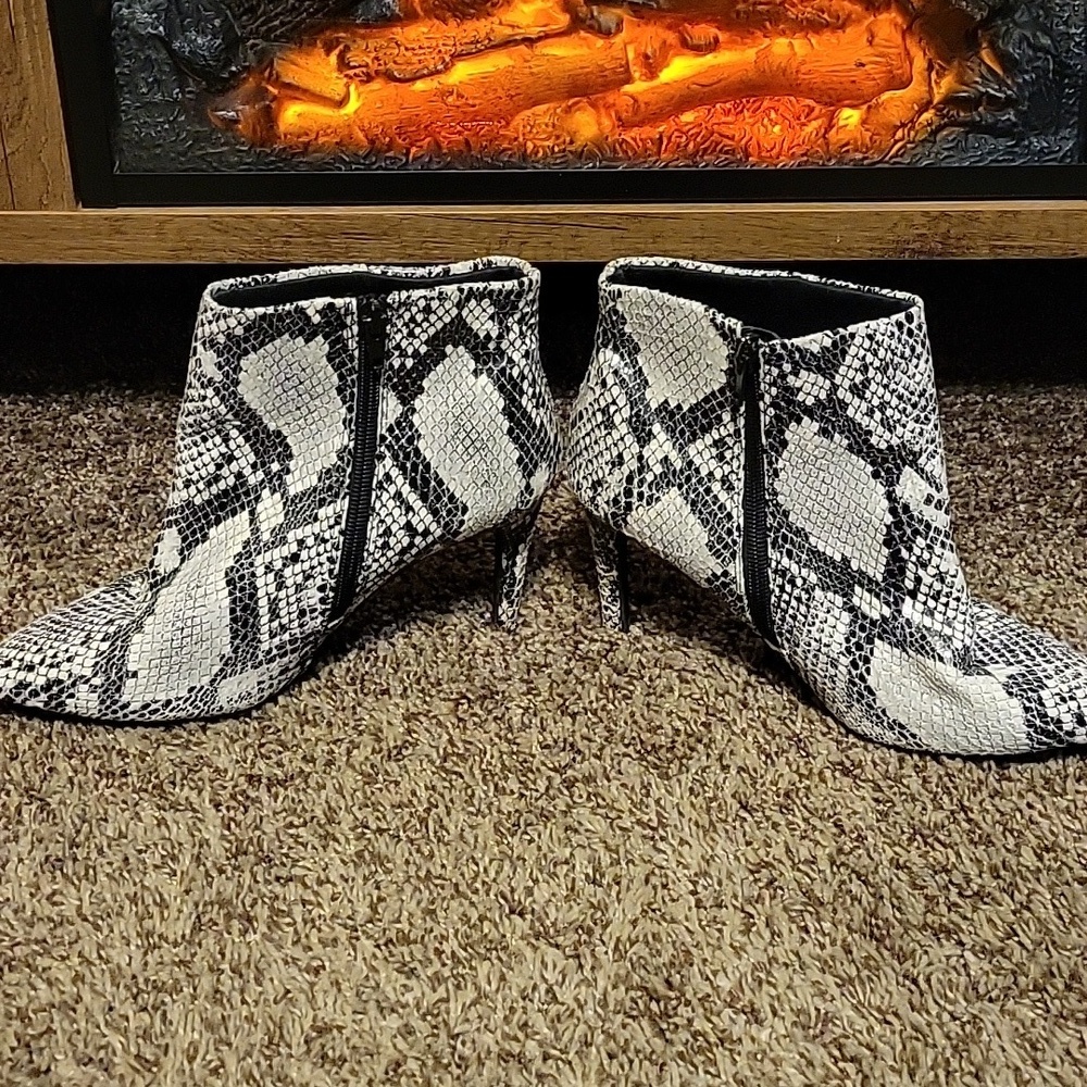 Snakeskin Ankle Boots side zip size 7 - Picture 4 of 11